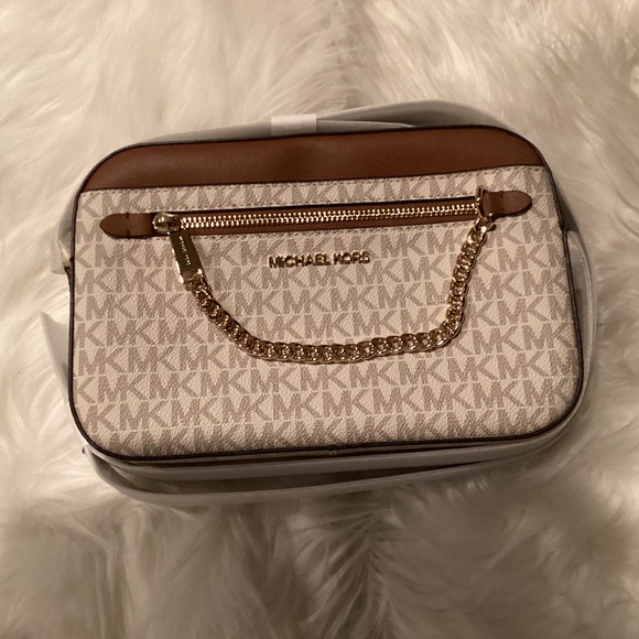 Jet Set Large Chain XBody Signature Logo Vanilla Crossbody NEW - Picture 2 of 4